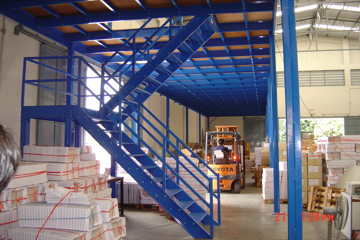 0138.jpg - Mezzanine Floor | https://rackingdesigns.com